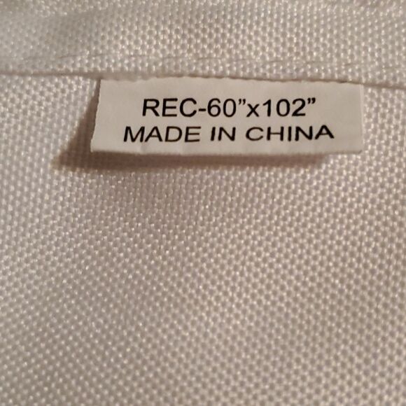 NWT White Rectangular Tablecloth size 60" x 102" Qtn. 1 - Picture 4 of 4